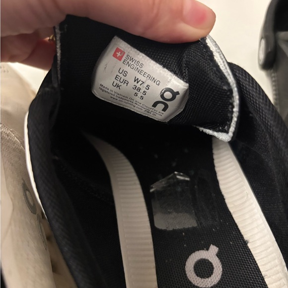 On clouds - Picture 3 of 4